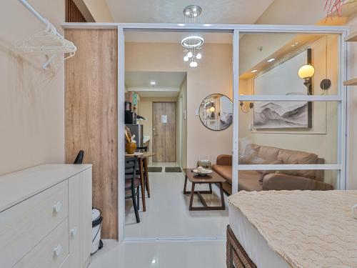 a kitchen and living room with a room with a couch at Mactan Cebu Cozy Relaxing Studio with Pool View Balcony in Pajak