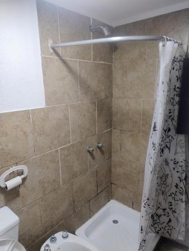 a bathroom with a shower with a tub and a toilet at Módulos ate 3 in Punta Alta
