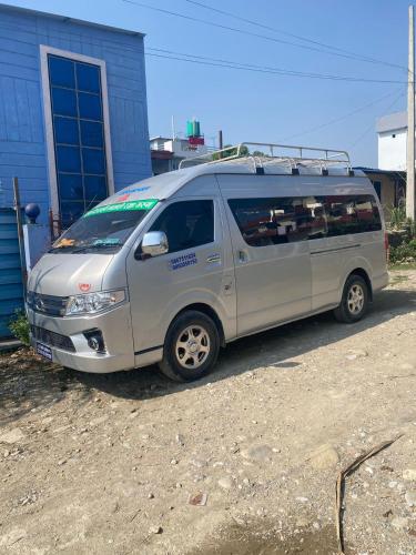 15 seater Luxary Hiace Vehicle
