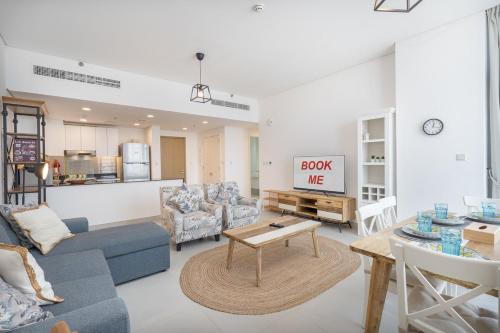 Free housekeeping visits during your stay - StayShort - Cozy 2BR Retreat in Dubai South Near Expo City