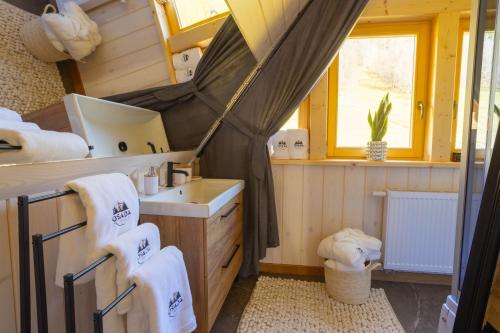 a small bathroom with a sink and a mirror at Osada Poronin in Poronin