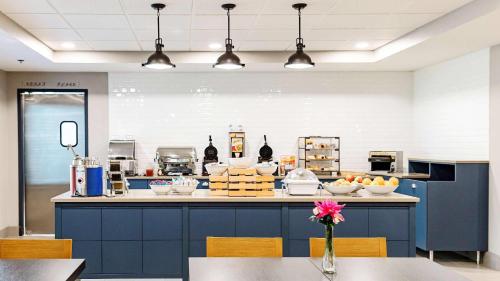 a kitchen with a counter with bowls of food at Country Inn & Suites by Radisson, Appleton Airport - Fox River Mall Area in Appleton