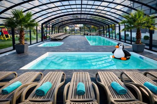 Domki Kotwica PARK Władysławowo - 3 Podgrzewane Baseny pod Kopułą