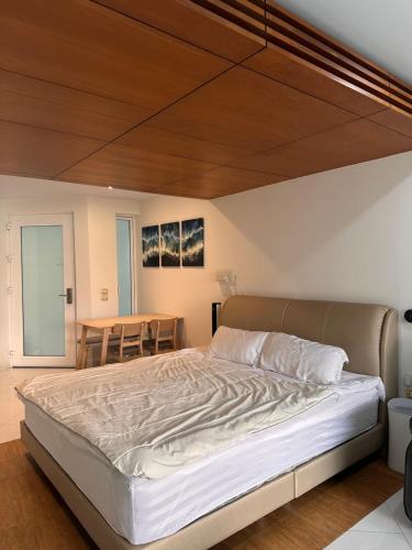 Gallery image of Pure Sunset Beach - Studio with Green Balcony in Na Jomtien
