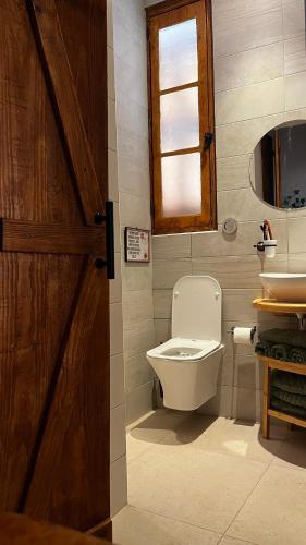 a bathroom with a toilet and a sink at Magdalena in Cospicua