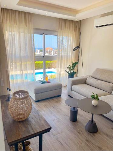 St Raphael Marina Sea Breeze Apt & pool, Sleeps 4