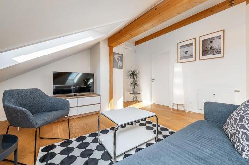 Rooftop APT with beautiful view and free parking