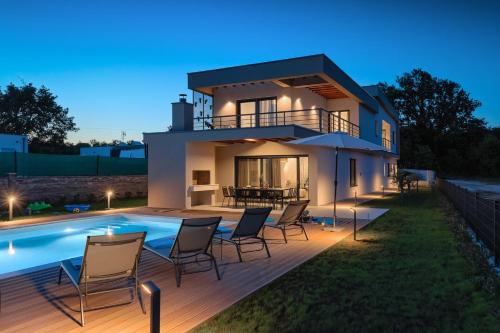 Villa arround Svetvincencenat with heated pool