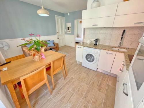 CARRAS appartement plein de charme climatisé à 3 min de la plage,1min tram