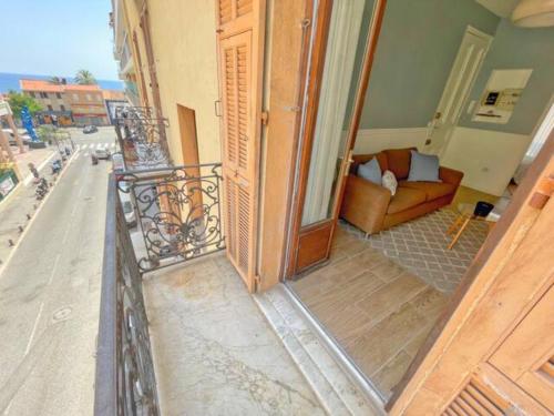CARRAS appartement plein de charme climatisé à 3 min de la plage,1min tram
