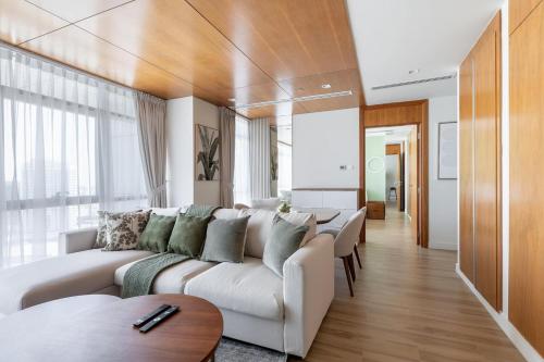 Elegant 1BR Apartment Spirit Tower DSC
