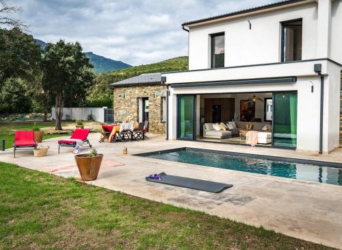 Villa Linetta 5 minutes from Pietracorbara Beach