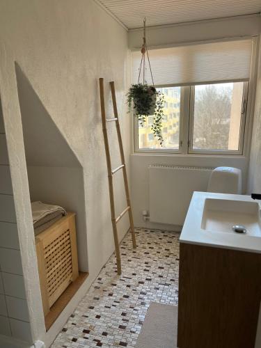 a bathroom with a ladder next to a sink at Charming townhouse in CityCenter Townhouse - free parking in Odense
