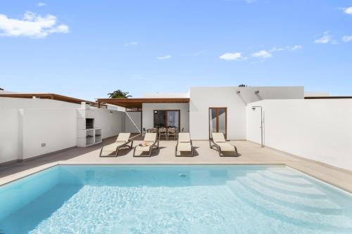 Villa Los Altos Anane 10A by Escape Home