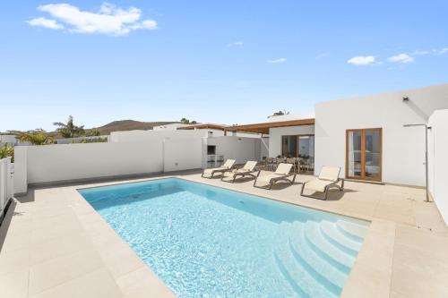 Villa Los Altos Anane 10A by Escape Home