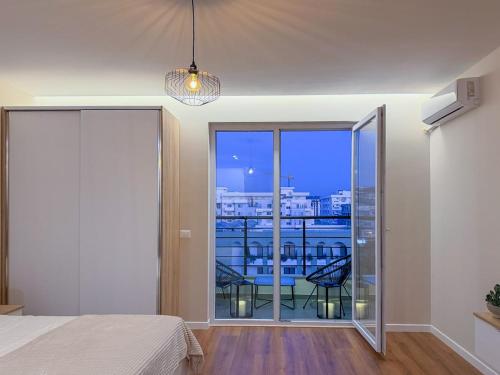 Bright Spacious Studio with Free Parking in Golem by Adesa