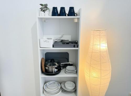 Urban 2-Bedroom Garden Escape with Netflix Projector & Full Amenities near Westbahnhof Metro
