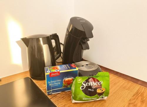 Urban 2-Bedroom Garden Escape with Netflix Projector & Full Amenities near Westbahnhof Metro