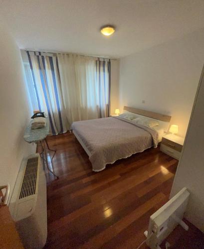 2BR Apartment-next to Old Town-Private Parking