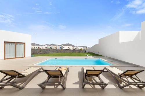 Villa Los Altos Anisa 13A by Escape Home