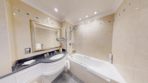 Cheval Knightsbridge photo 110