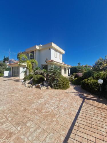 Faros Beach Luxury Villa Pervolia