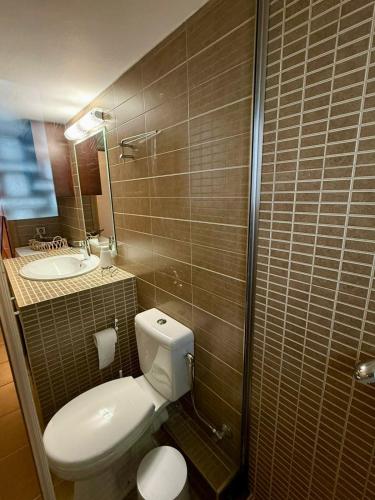 Et badeværelse på 99 Luxury Suite