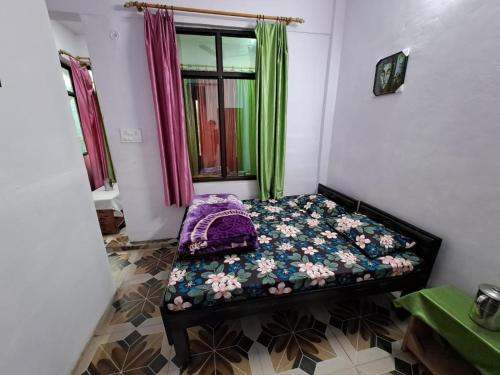 a room with a bed in a room with a window at Hotel Himalayan dews in Ukhimath