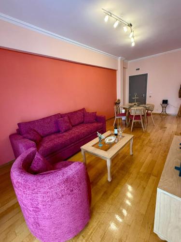 Et opholdsområde på 99 Luxury Suite