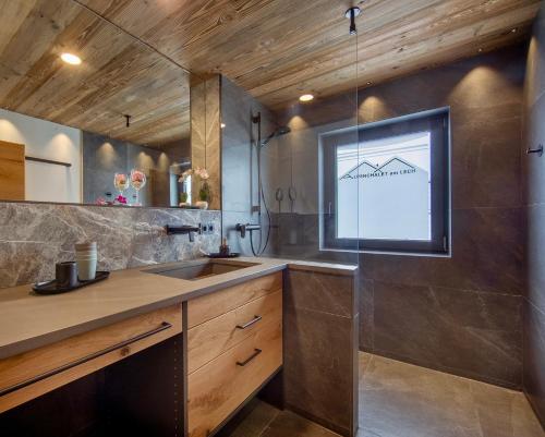 a bathroom with a sink and a window at Alpenchalet am Lech in Ehenbichl