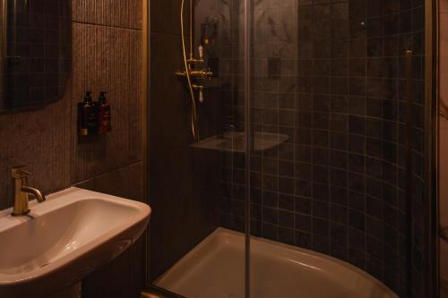 Golden Fleece York photo 41