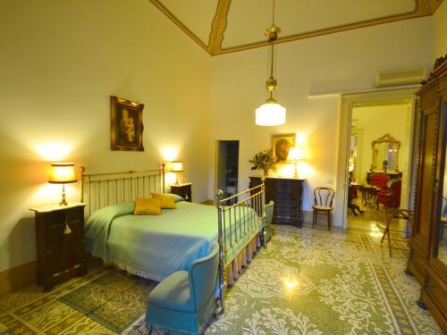 Luxury holiday home in LecceApulia with gardenにあるベッド