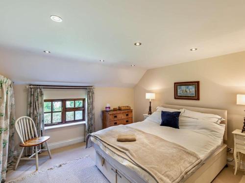 a bedroom with a large bed and a window at 3 Bed in Buckingham oc-94701 in Finmere