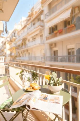 Spacious Modern Apartment with Balcony