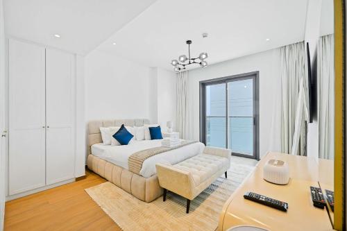 Celadon City Walk 2BR, Pool and Gym Walking District