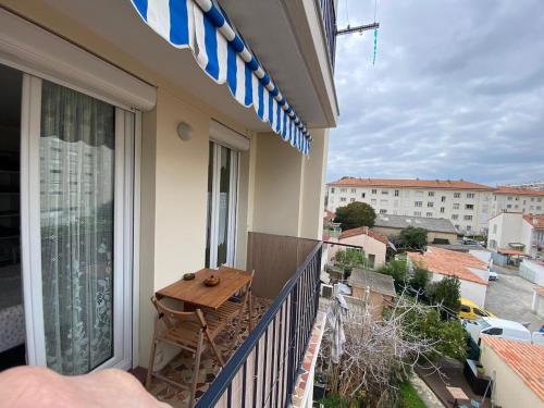 Very nice apartment with sea view close to airport