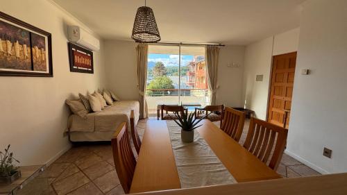 a living room with a couch and a table at Hermoso y Acogedor Departamento en el Centro Pucon in Pucón