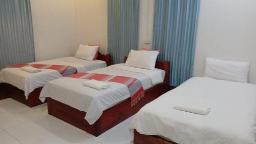 Llit o llits en una habitació de Pakbeng Backpackers