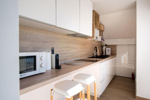 ADRIATIC ABOVE APARTMENT by DuHomes