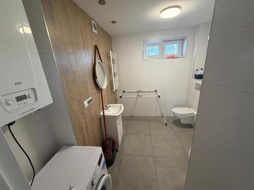 a small bathroom with a toilet and a sink at Kwatera pracownicza Leszno in Leszno