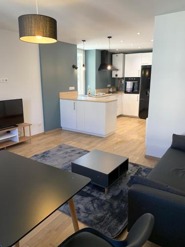 Appartement Deux Chambres 61 m2 - Idéal Séjour Longue Durée - Lumineux et Entièrement Équipé