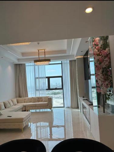 Modern, Comfortable, stylish, and well-located