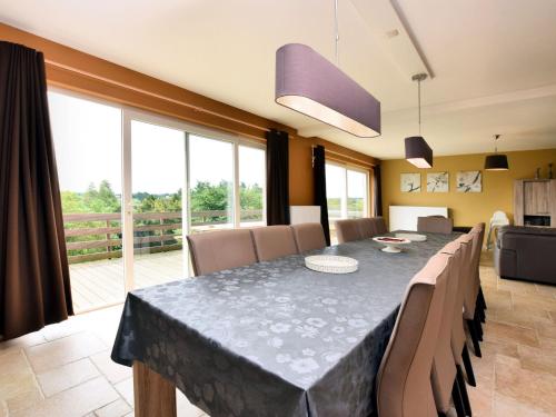 Η κουζίνα ή μικρή κουζίνα στο Holiday Home in Hastière with Meuse Valley Views