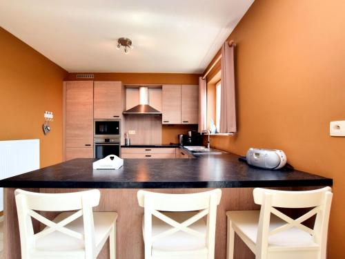 Η κουζίνα ή μικρή κουζίνα στο Holiday Home in Hastière with Meuse Valley Views