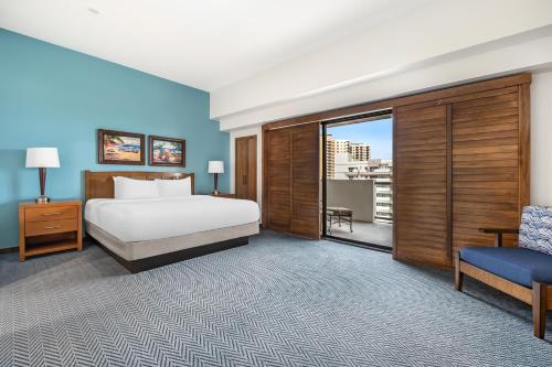 a bedroom with a bed and a large window at Hilton Vacation Club Cancun Resort Las Vegas in Las Vegas