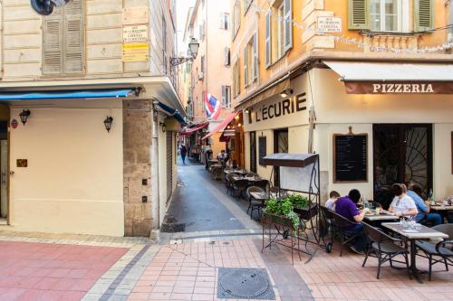 #33 Staywizus - Heart of old town AC 5mins walk to beach