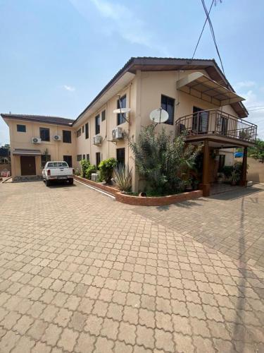 Commander's Longterm Hotel