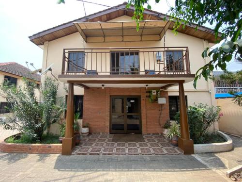 Gedung tempat hotel berlokasi