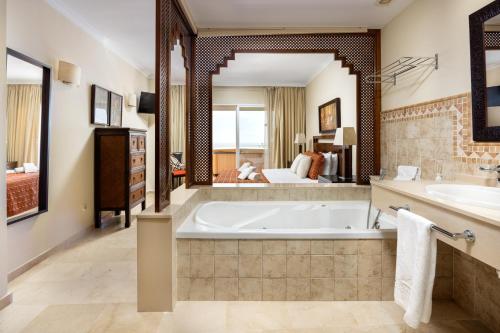 Malibu Mansions Apartments by Alfresco Stays