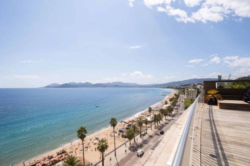 REF 2043 - Cannes Penthouse with panoramic sea view for rent